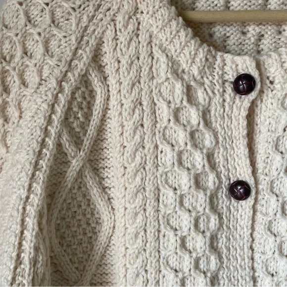 Quill’s Woolen Market | Irish Fisherman Cardigan. Handknit. Fits Large/ XL - Picture 6 of 9